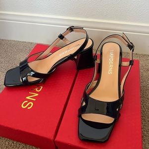 Wayderns sandals navy brand new